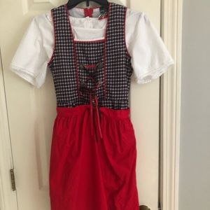 Authentic German Dirndl Dress Octoberfest !!